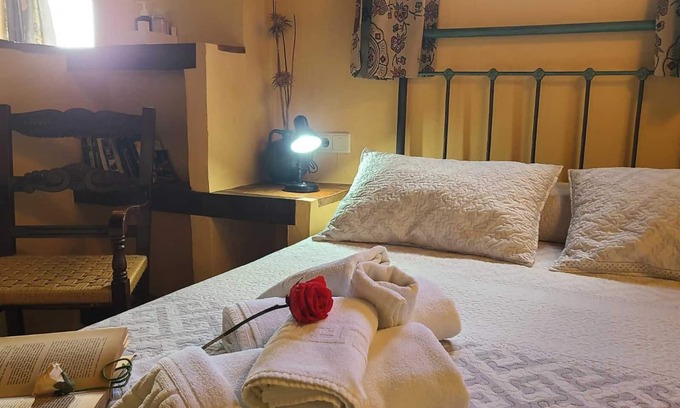 Algarinejo Apartment | Cozy apartment with fireplace and jacuzzi