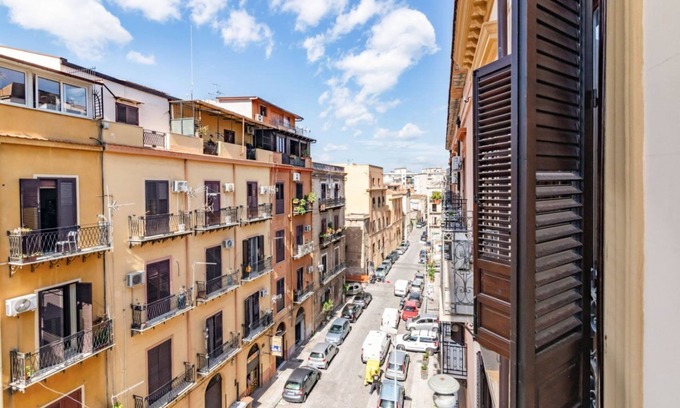 Borgo Vecchio Apartment | Cozy Apartment between Politeama and the Port