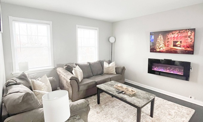 Kamm's Corners Apartment | Cozy apartment conveniently located 7 Min away from Cleveland Hopkins Airport!