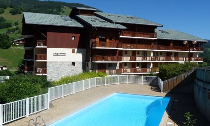 Areches Apartment | Cozy Apartment for 2-4 People, Central Location, Near Ski Slopes, Pool Access in Summer