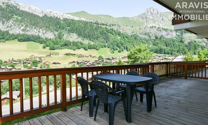 Le Chinaillon Apartment | Cozy apartment 50m from slopes, 4 people, balcony, parking, linens included