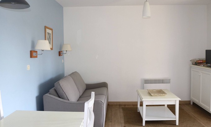 Parentis-en-Born Apartment | Cozy Apartment in Parentis-en-Born - Shared Pool - Walk to Lake - Sleeps 4 - Cleaning Included