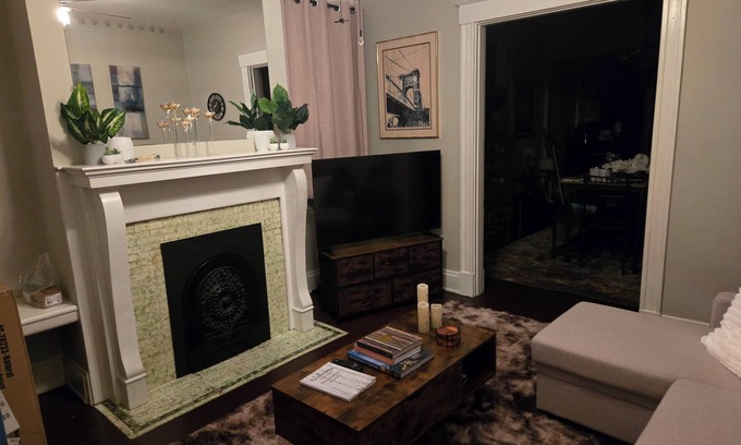 Oakley Apartment | Cozy apartment in charming Cincinnati with WiFi, AC