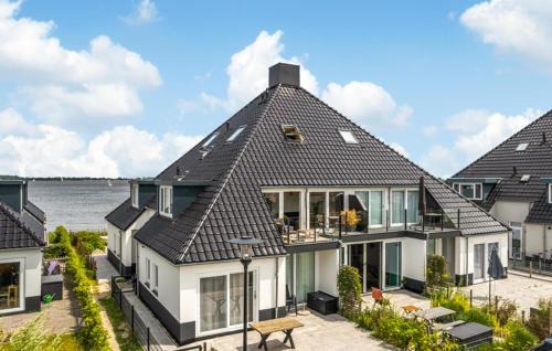 Offingawier Apartment | Cozy Apartment In Offingawier