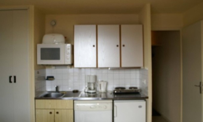 Le Pleynet Apartment | Cozy apartment near slopes with balcony