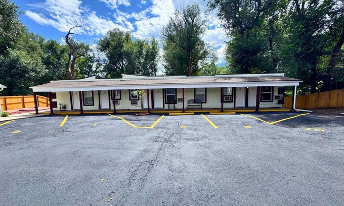 West Colorado Springs Apartment | Cozy apartment/studio with AC in Colorado Springs