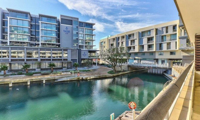 Victoria and Alfred Waterfront Apartment | Cozy Apartment WiFi Centrally Located