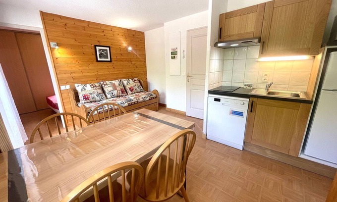 Flumet Apartment | Cozy Apartment with Balcony, Parking, and Pool at the Foot of Ski Slopes