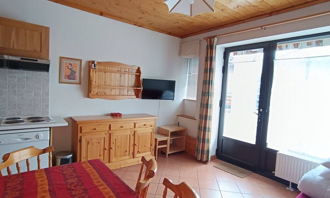 Montgenevre Apartment | Cozy Apt for 6 Near Slopes, Shops, and Lift, Pet-Friendly with Private Parking