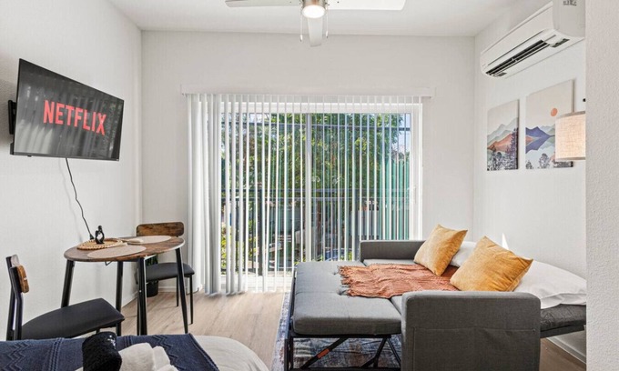 Oak Cliff Apartment | Cozy Arts District Stay | Gym + Games + Yoga