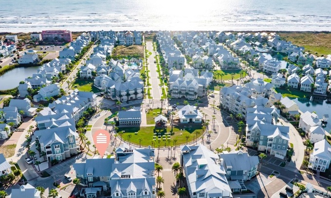Cinnamon Shore House | Cozy, Artsy Townhome@Cinnamon Shore w/Resort-Like Amenities Galore!