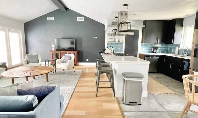 North Austin Civic Association House | Cozy ATX Treasure. Private Yard + Patio