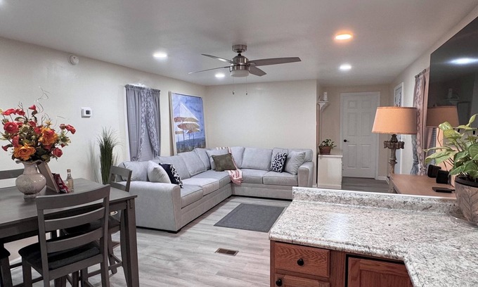 Longs House | Cozy Beach Bum Hideaway