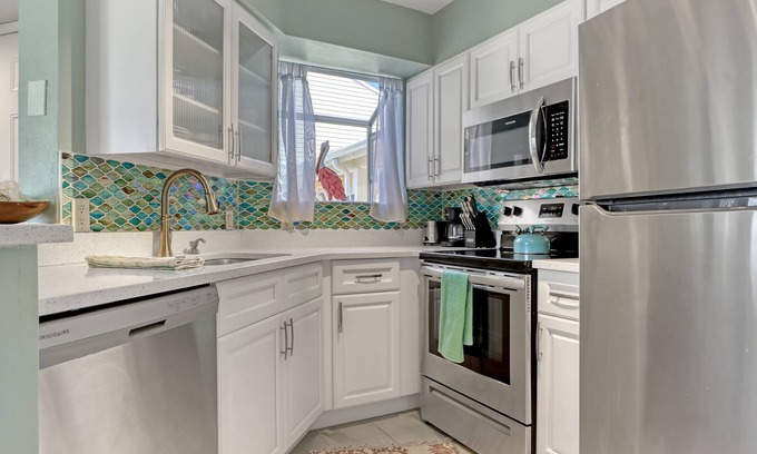 Ocean Side Village Condo | Cozy Beach Condo-Half mile to beach-King size bed!