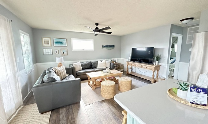 Colington House | Cozy beach cottage nestled between the sound and sea!