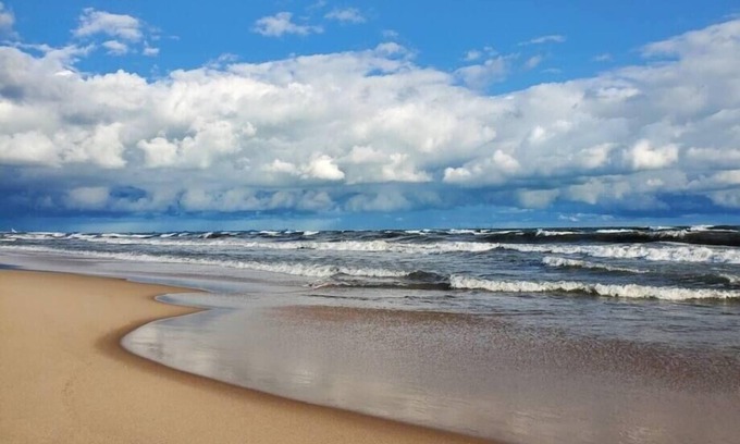 Miller Beach Cottage | Cozy beach cottage near West Beach.