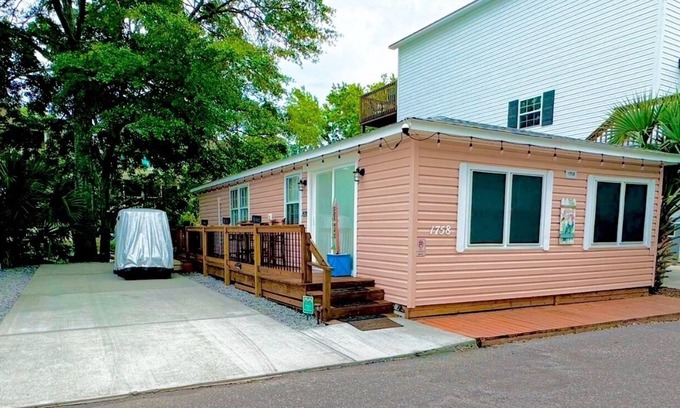 Surfside Beach Cottage | Cozy Beach Cottage on Magnolia Lake Canal Close to Beach in Ocean Lakes #1758