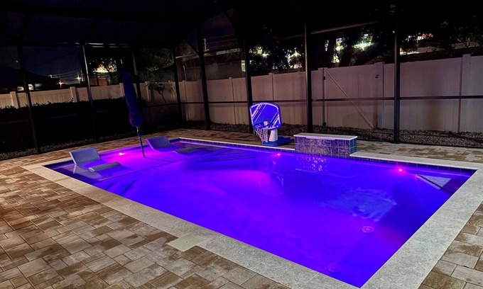 Largo House | Cozy Beach Getaway Casita with Tropical Touch 8 minutes from the Beach