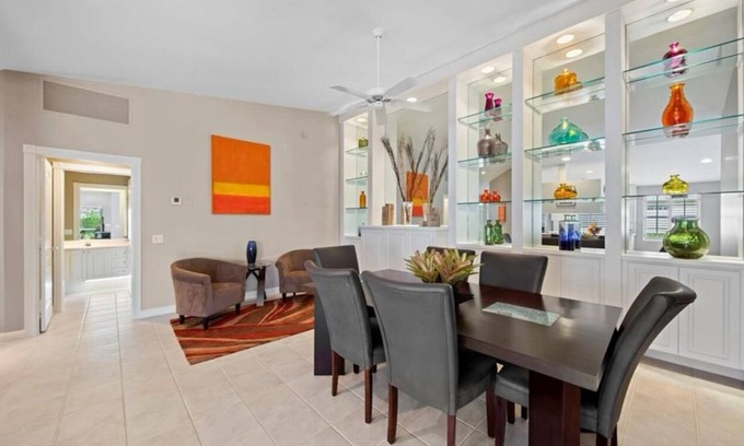 Vineyards House | Cozy beach home in vibrant neighborhood with Pickleball courts & RestaurantnHome