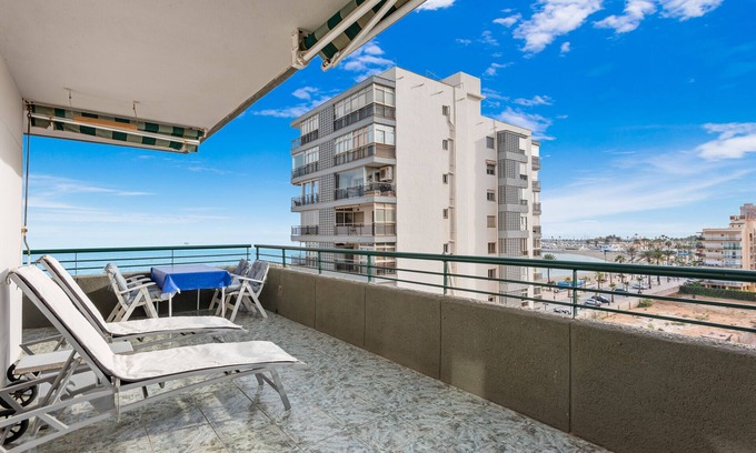 Fuengirola Apartment | Cozy beachfront apartment in Fuengirola by Costarentals - Ref 25