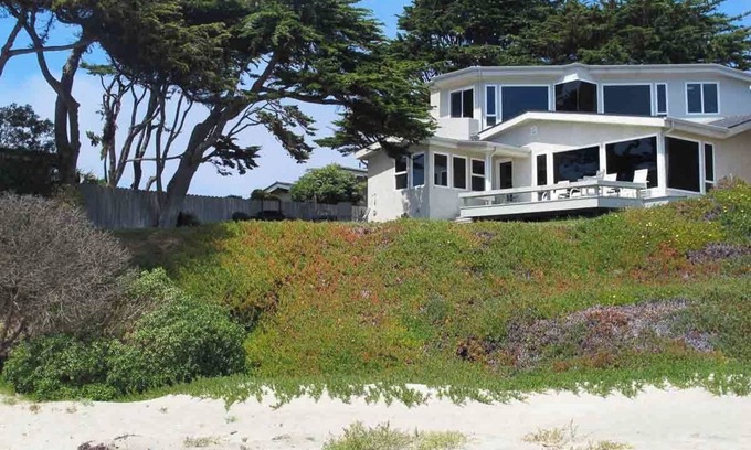Cayucos House | Cozy Beachfront on the quiet southern end of Cayucos Beach.