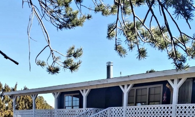 Williams Other | COZY BEAR FARMHOUSE CABIN IN WILLIAMS AZnSTR-24-0616