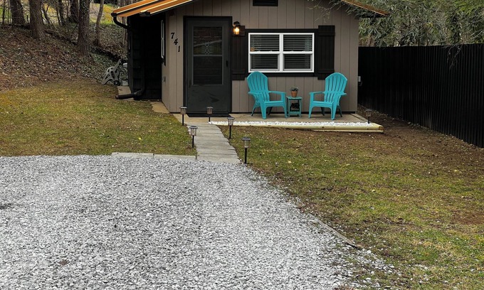 Gatlinburg - Pigeon Forge Cabin | Cozy Beary Cabin-5 mins from Gatlinburg-close to Pigeon Forge, the park & D-Wood