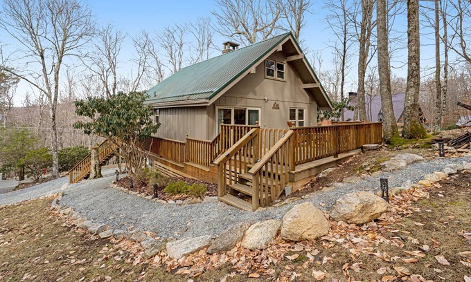 Charter Hills Ski Chalet | Cozy Beech Vibes mountain cabin w/deck, enclosed yard, firepit, fireplace & W/D
