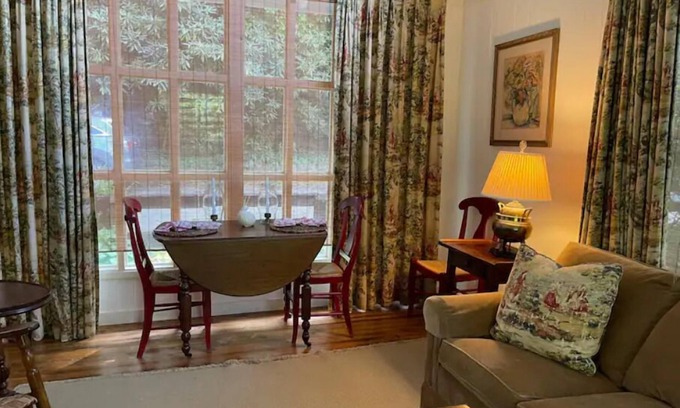 Black Mountain Cottage | Cozy Blue Ridge Mountain Cottage in Montreat, NC