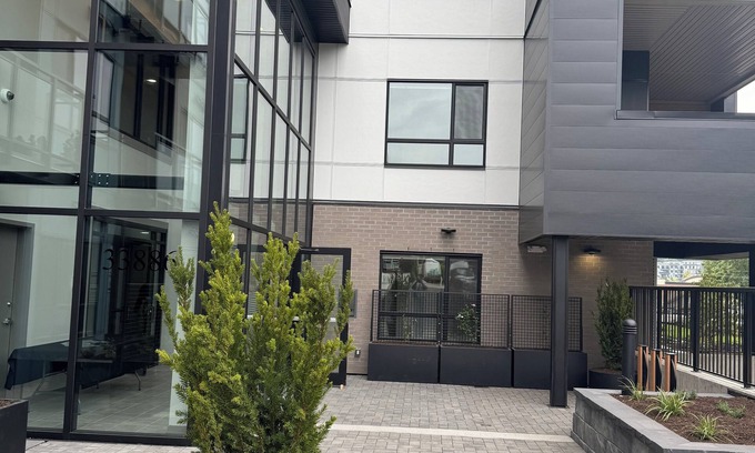 Abbotsford Condo | Cozy brand new 1 bedroom Condo , close to Hospital , UFV & downtown Abbotsford.