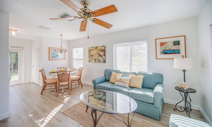 Central Naples Apartment | Cozy & Bright Naples Abode w/Community Amenities!