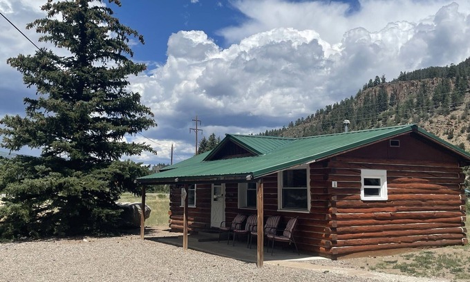 South Fork Cabin | Cozy cabin #1 in mountains near Rio Grande River