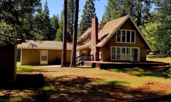 Glencoe Cabin | Cozy Cabin 40 mins to Kirkwood, 15 to Wineries, 5 to shopping, 1 mile off hwy88.