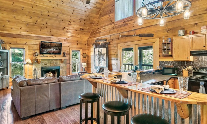 Sevierville Cabin | Cozy cabin at Douglas Lake Resort w/boat parking, WiFi, hot tub & grill!