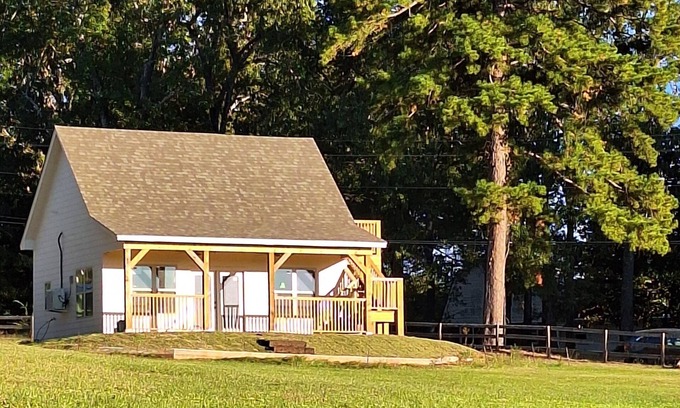 Tyler House | Cozy Cabin by the Lake