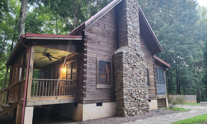 Salem Township Cabin | Cozy Cabin Creek Getaway