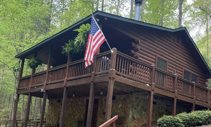 Blue Ridge Cabin | Cozy cabin getaway in the woods w/private hot tub and fire pit