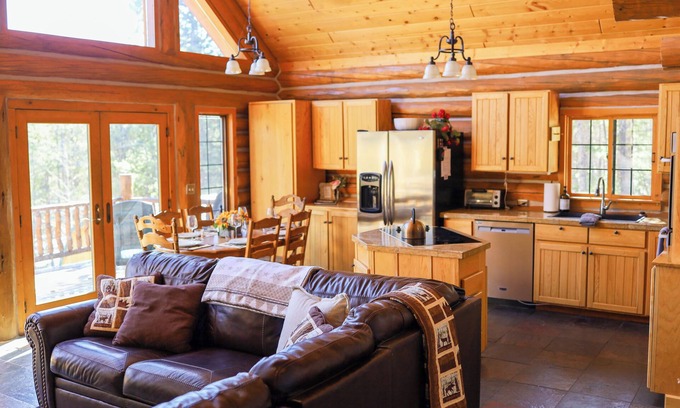 Valley of the Sun Cabin | Cozy Cabin- Hot Tub - Game Room- Sauna!
