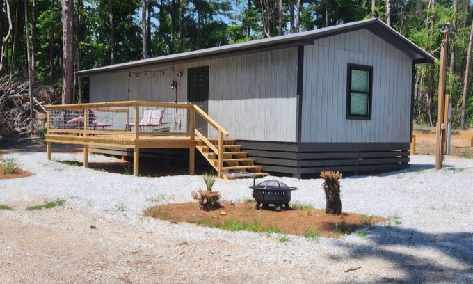 Eclectic Cabin | Cozy Cabin Minutes from Lake Martin