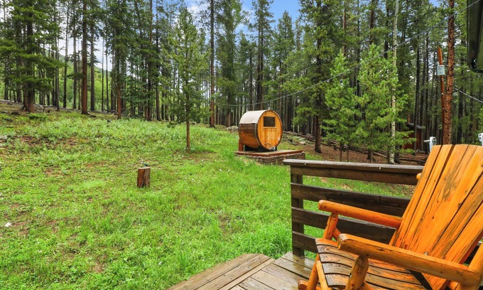 Evergreen Cabin | Cozy Cabin on 1 acre - Outdoor Barrel Sauna & Starlink!