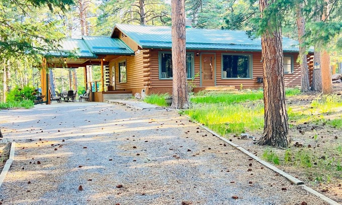 Rye Cabin | Cozy Cabin on the Creek, with fireplace and firepit.