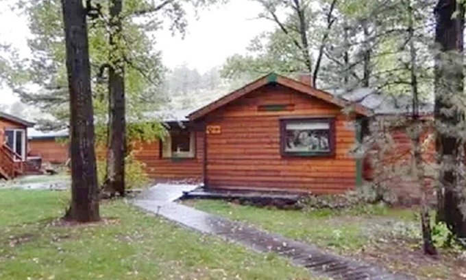 Estes Park Cabin | Cozy cabin on the river #6024