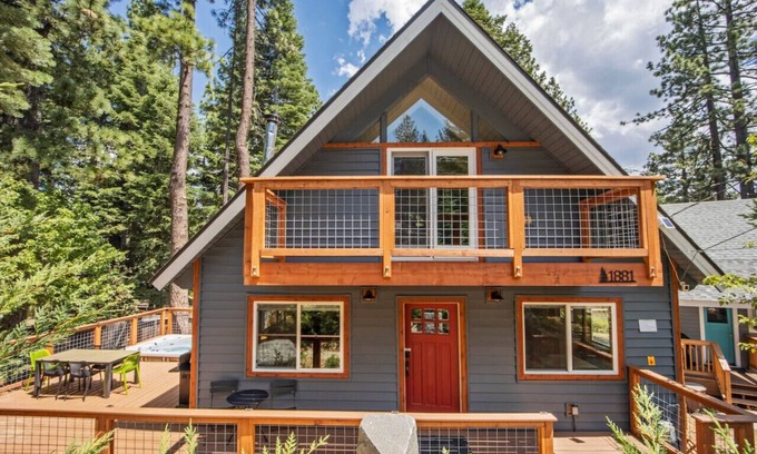 Pioneer Trail House | Cozy Cabin on Brule - Hot Tub + AC + Pool Table