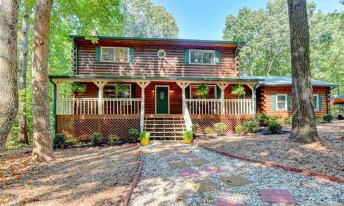 Snellville Cabin | **Cozy Cabin Perfect for Large Groups and Events**
