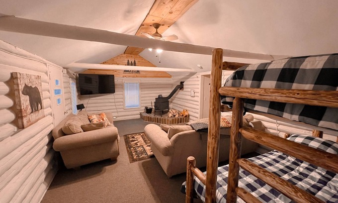 Kalkaska Cabin | Cozy cabin, private 10 acres close to atv trail & lake