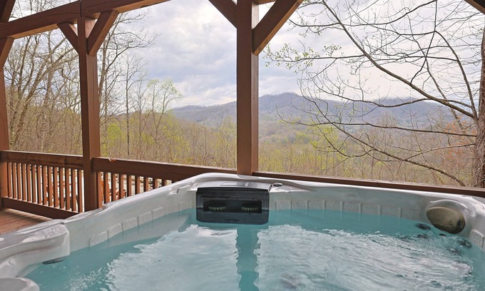 Bryson City Cabin | Cozy Cabin w/Great Views, Hot Tub *Starlink*
