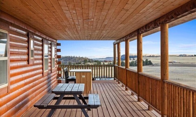 Yellowstone County Cabin | Cozy Cabin with Incredible 360 views & Starlink Internet!