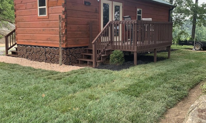 Hendersonville Cabin | Cozy cabin with spectacular Mountain Views!