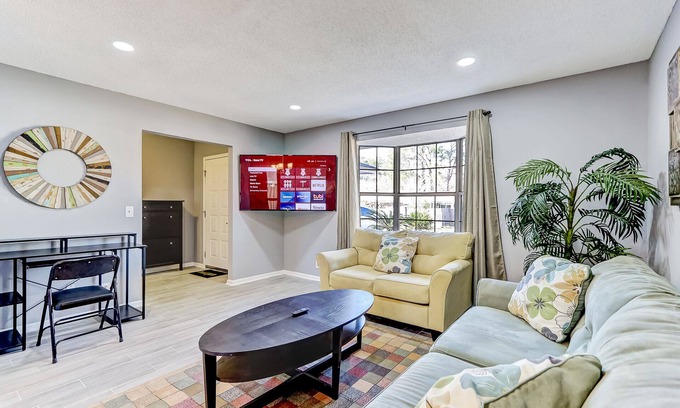 Westside House | Cozy Casa: 4Bd/2Bth Luxury Vacation Home! Sleeps8!