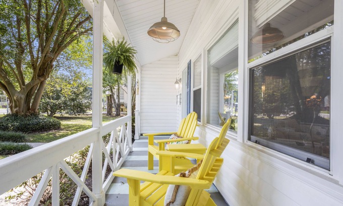 Bay St Louis Cottage | Cozy Castaway Cottage in Historic Old Town. Close to everything! Newly updated